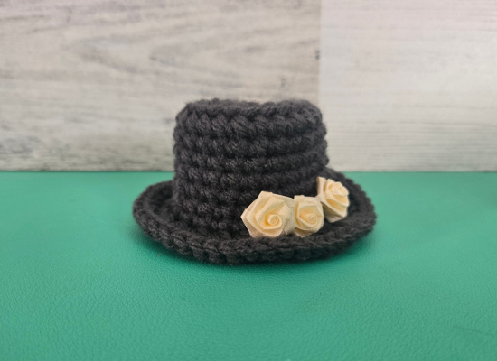 crochet top hat for cat