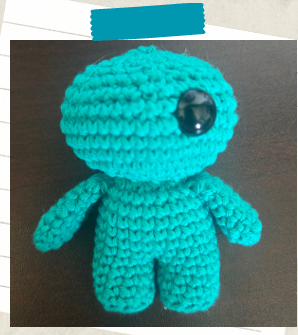 Step-by-step beginner crochet keychain pattern demonstrating body construction.