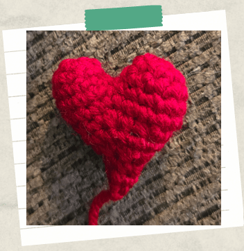 A tutorial picture showing a completed crochet heart.