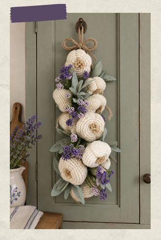 A tutorial photo showing a completed crochet garlic braid with flowers