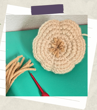 A tutorial picture showing how to attach yarn to create garlic roots